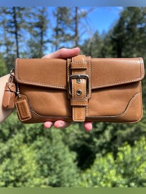 COACH VINTAGE Brown Leather Clutch with Wallet Closing Flap and Tassel AUTHENTIC